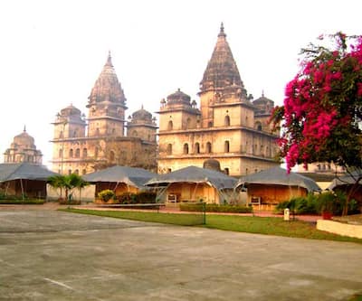 https://imgcld.yatra.com/ytimages/image/upload/t_hotel_yatra_city_desktop/v1431074508/Domestic Hotels/HOTEL_ORCHHA/Overview.jpg